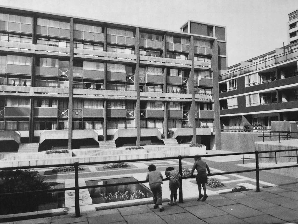 Golden Lane, Stanley Cohen House Courtyard (1975), AJ Buildings Library