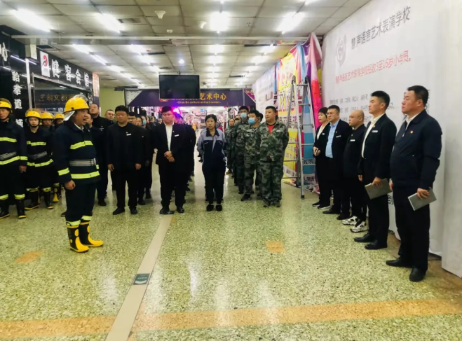 居安思危，防患未“燃”——76net必赢官网商业开展消防应急逃生演练