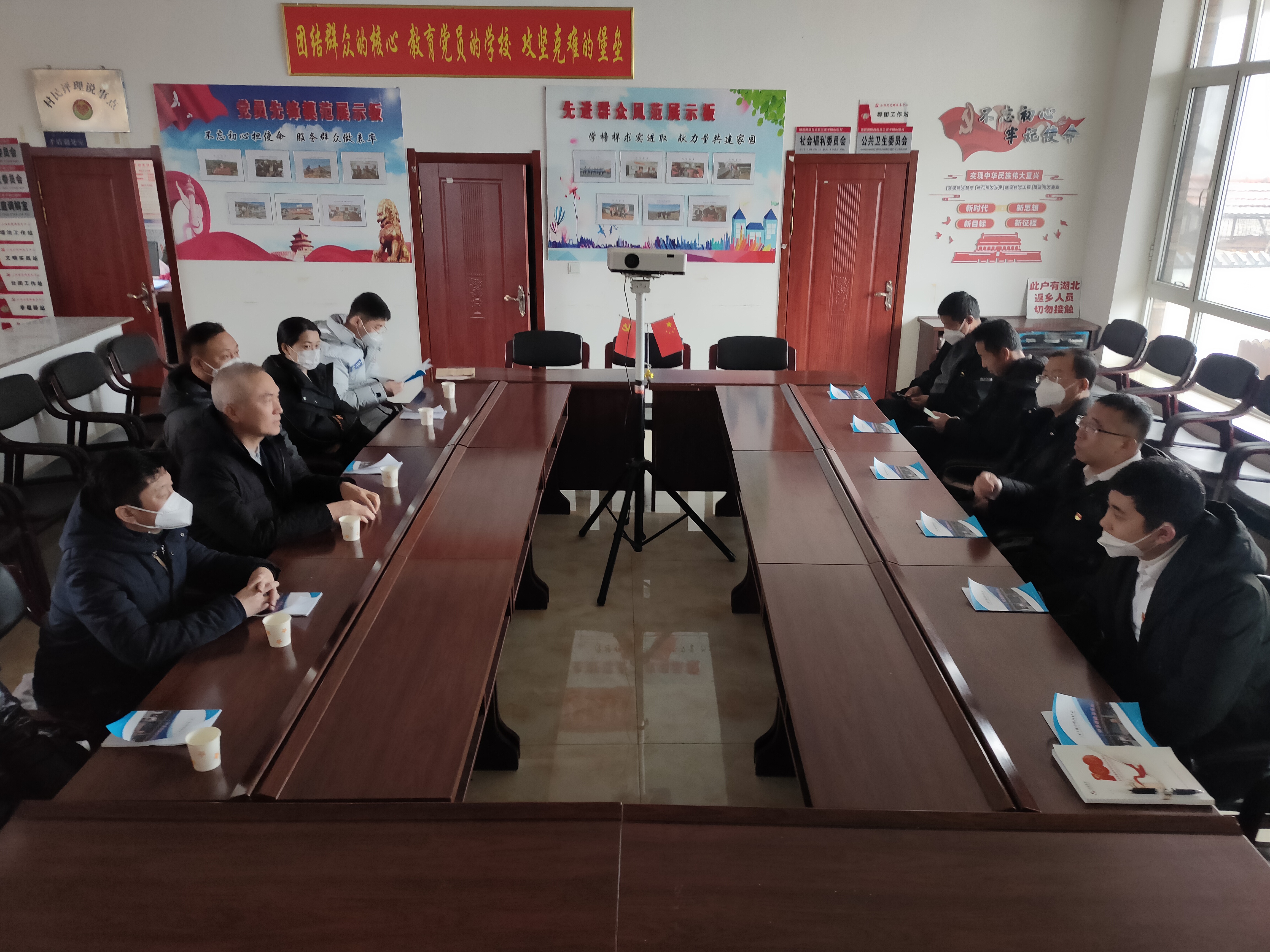 践行国企责任，迎新春送温暖——76net必赢官网集团、温泉集团、公服集团前往驻村工作队 走访慰问